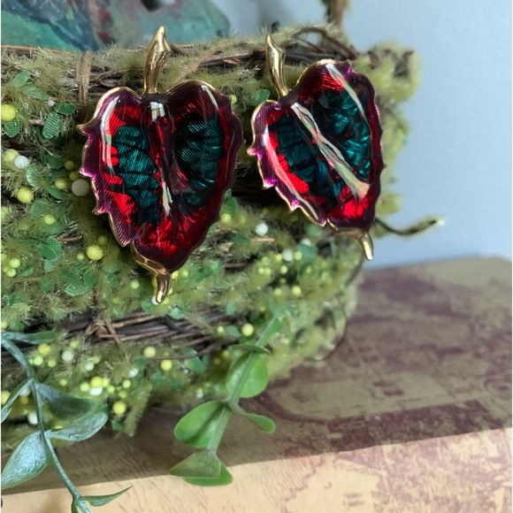 Vintage enamel leaf goldtone earrings - Picture 2 of 9